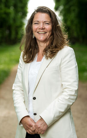 LINDA SCHUURMAN
