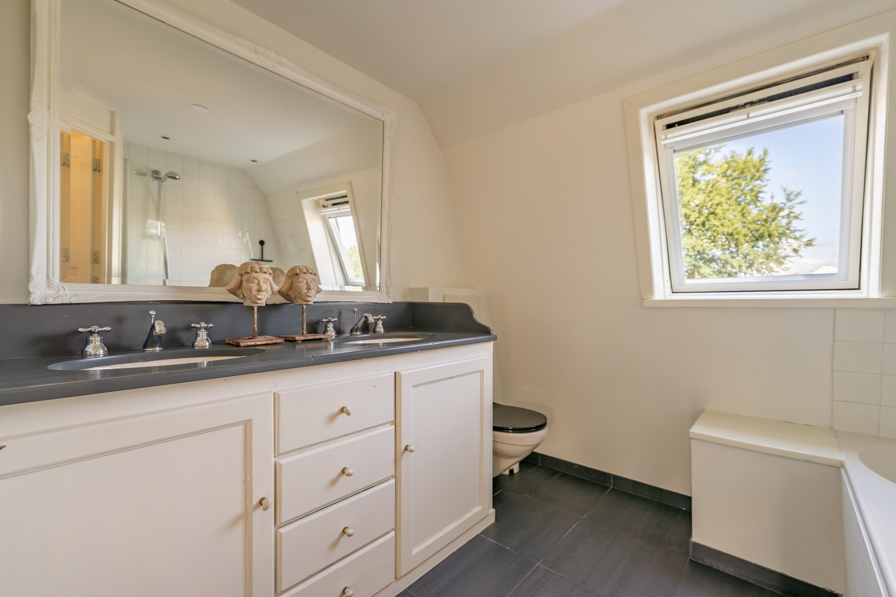 Tussenwoning te koop: Hulweg 42, Huizen