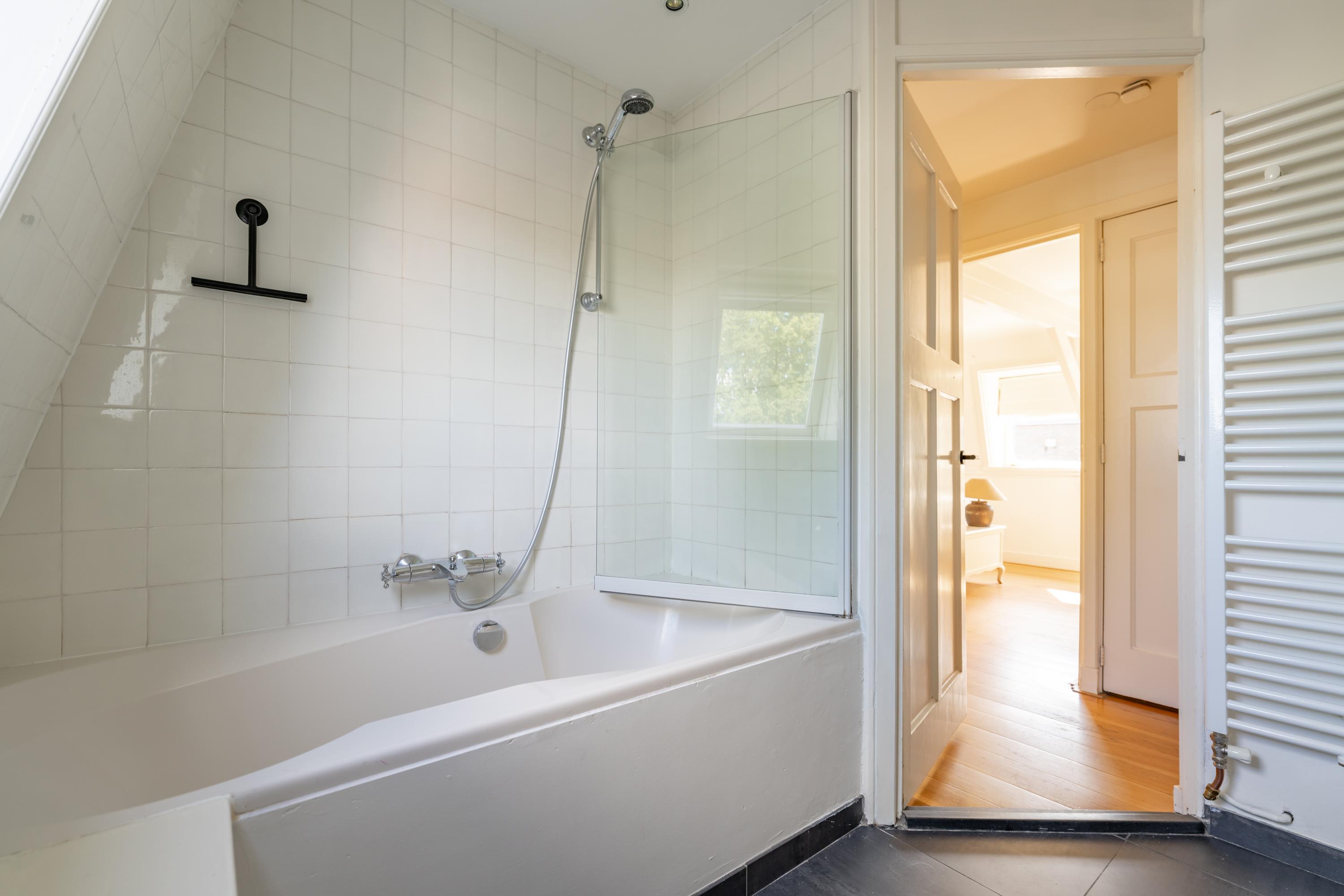 Tussenwoning te koop: Hulweg 42, Huizen